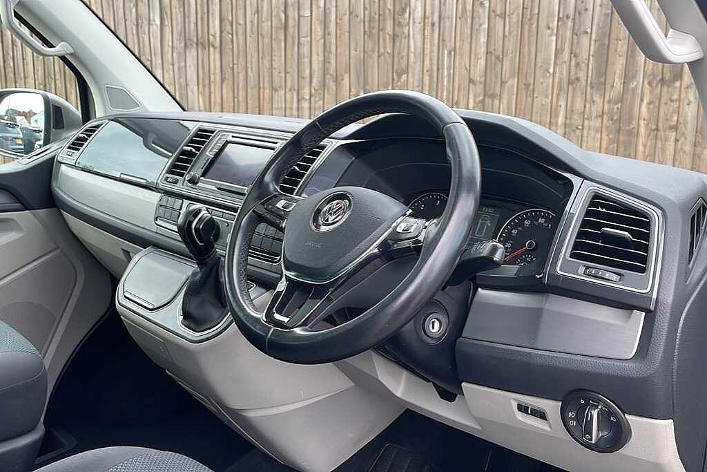Volkswagen Transporter 2.0 BiTDI BMT 204 Highline Kombi Van 4MOTION DSG
