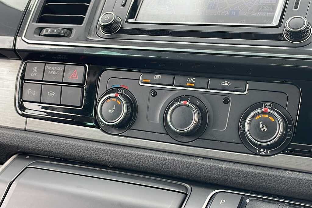 Volkswagen Transporter 2.0 BiTDI BMT 204 Highline Kombi Van 4MOTION DSG