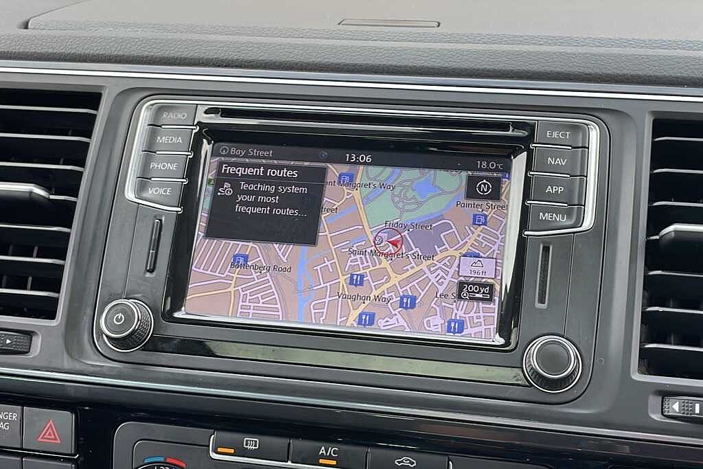 Volkswagen Transporter 2.0 BiTDI BMT 204 Highline Kombi Van 4MOTION DSG