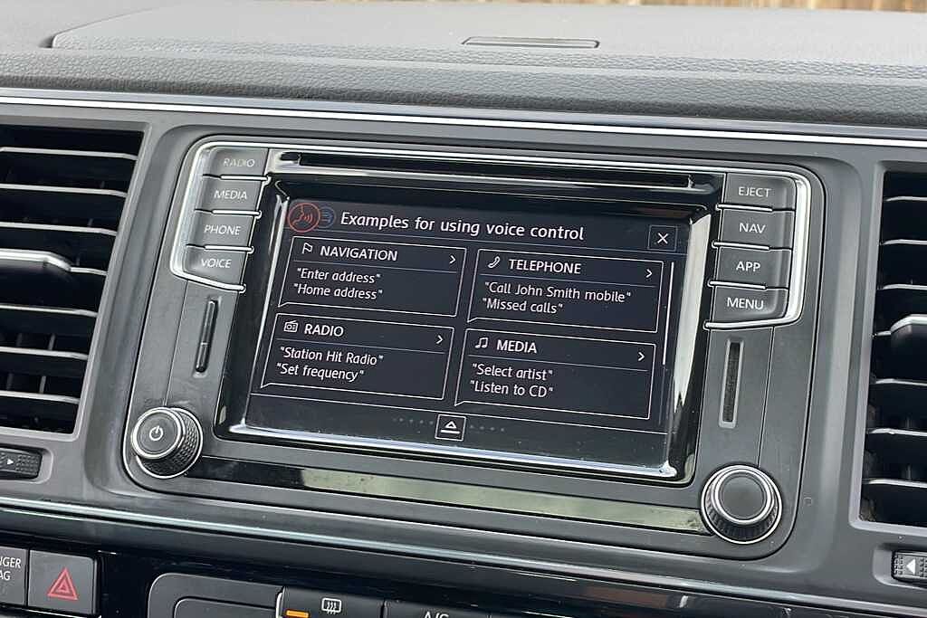 Volkswagen Transporter 2.0 BiTDI BMT 204 Highline Kombi Van 4MOTION DSG