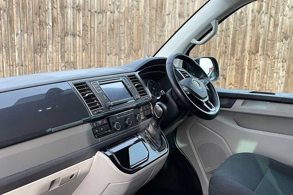 Volkswagen Transporter 2.0 BiTDI BMT 204 Highline Kombi Van DSG