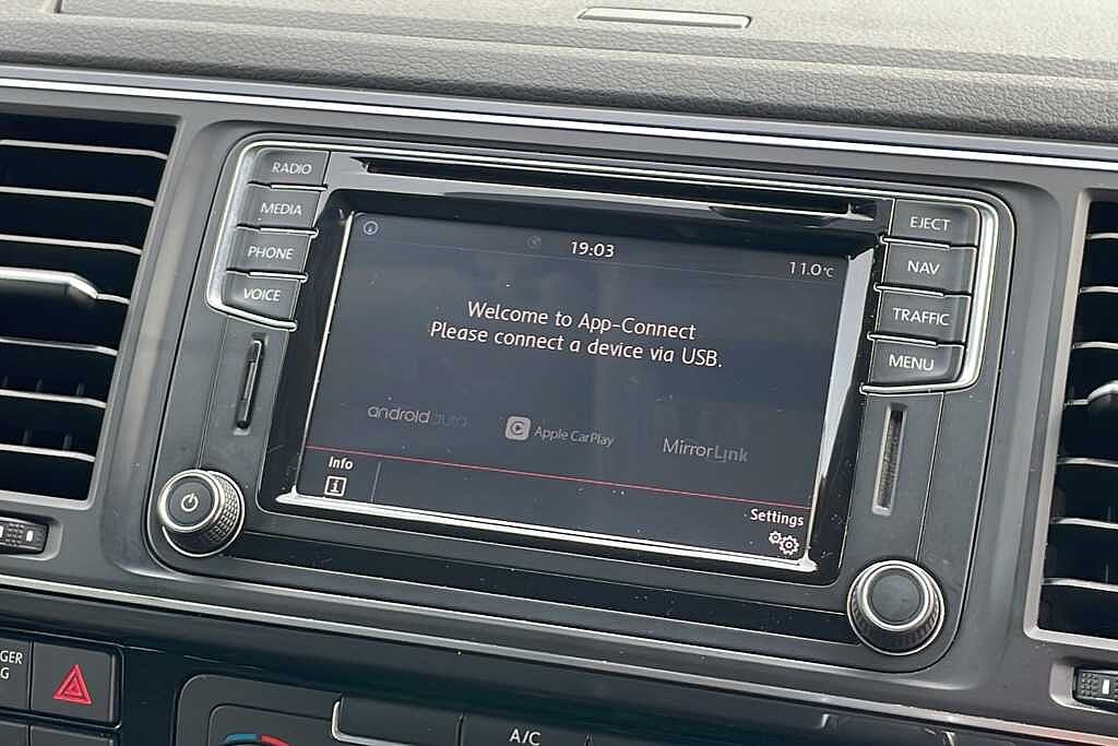 Volkswagen Transporter 2.0 BiTDI BMT 204 Highline Kombi Van DSG