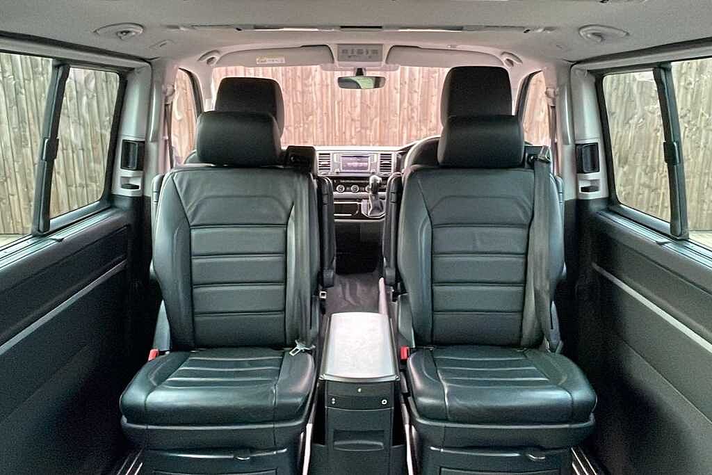 Volkswagen Caravelle 2.0 TDI BlueMotion Tech 199 Executive 5dr DSG