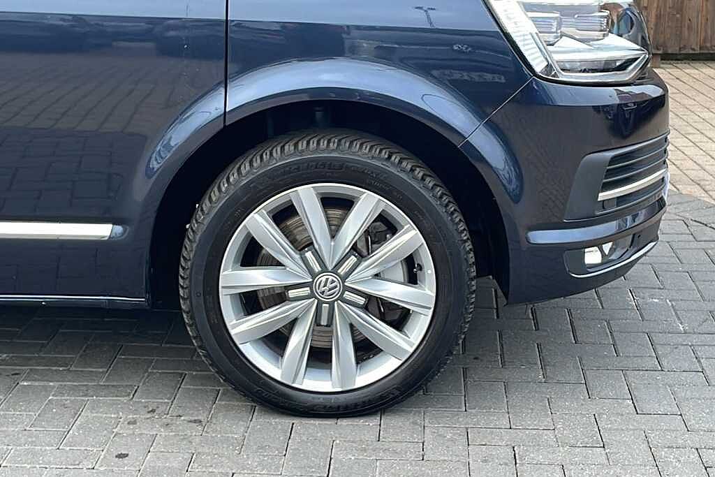 Volkswagen Caravelle 2.0 TDI BlueMotion Tech 199 Executive 5dr DSG