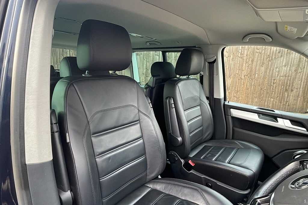 Volkswagen Caravelle 2.0 TDI BlueMotion Tech 199 Executive 5dr DSG