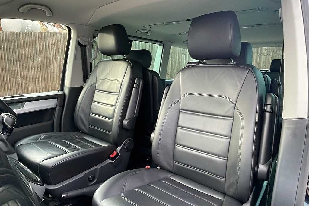 Volkswagen Caravelle 2.0 TDI BlueMotion Tech 199 Executive 5dr DSG