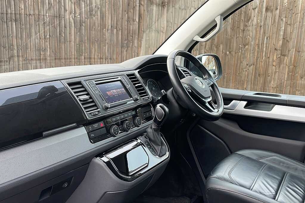 Volkswagen Caravelle 2.0 TDI BlueMotion Tech 199 Executive 5dr DSG