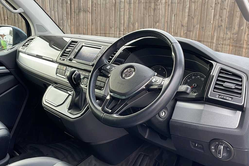 Volkswagen Caravelle 2.0 TDI BlueMotion Tech 199 Executive 5dr DSG