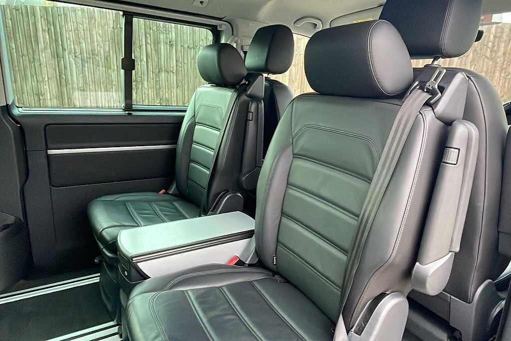Volkswagen Caravelle 2.0 TDI BlueMotion Tech 199 Executive 5dr DSG