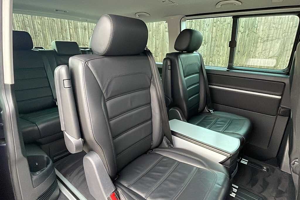 Volkswagen Caravelle 2.0 TDI BlueMotion Tech 199 Executive 5dr DSG