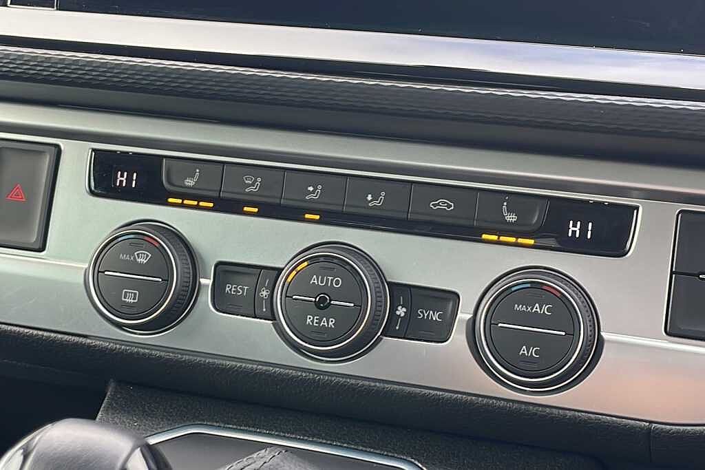 Volkswagen Caravelle 2.0 TDI SE 199 5dr LWB DSG