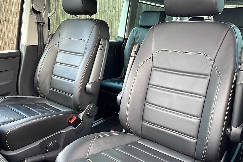 Volkswagen Caravelle 2.0 TDI SE 199 5dr LWB DSG