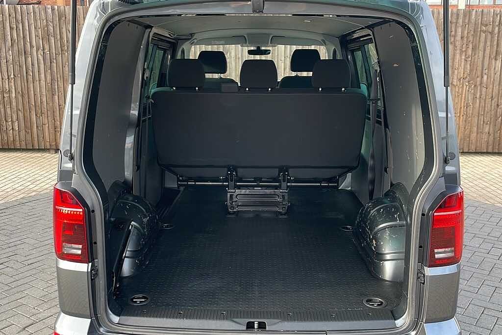 Volkswagen Transporter 2.0 TDI 150 Highline Kombi Van DSG