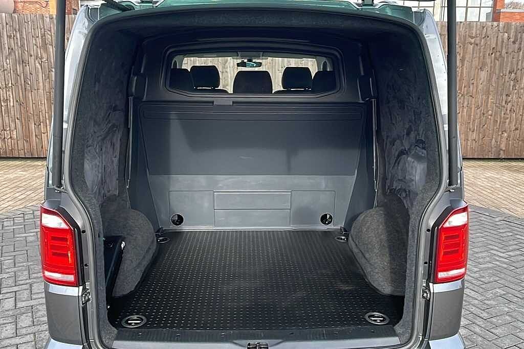 Volkswagen Transporter 2.0 BiTDI BMT 204 Highline Kombi Van 4MOTION DSG