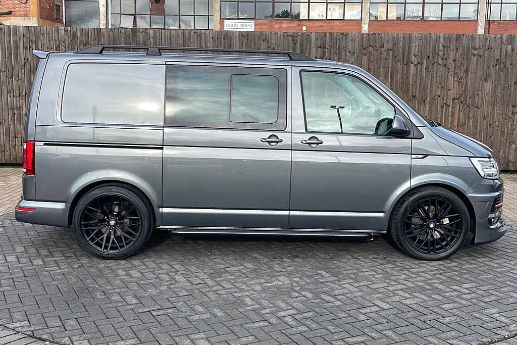 Volkswagen Transporter 2.0 BiTDI BMT 204 Highline Kombi Van 4MOTION DSG