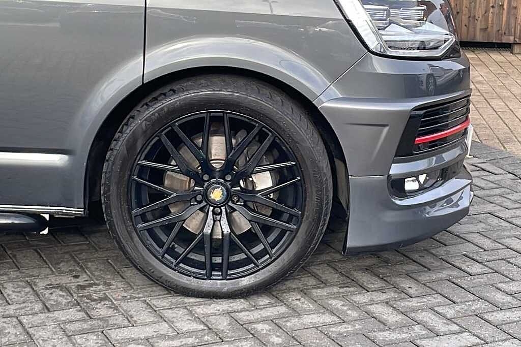 Volkswagen Transporter 2.0 BiTDI BMT 204 Highline Kombi Van 4MOTION DSG