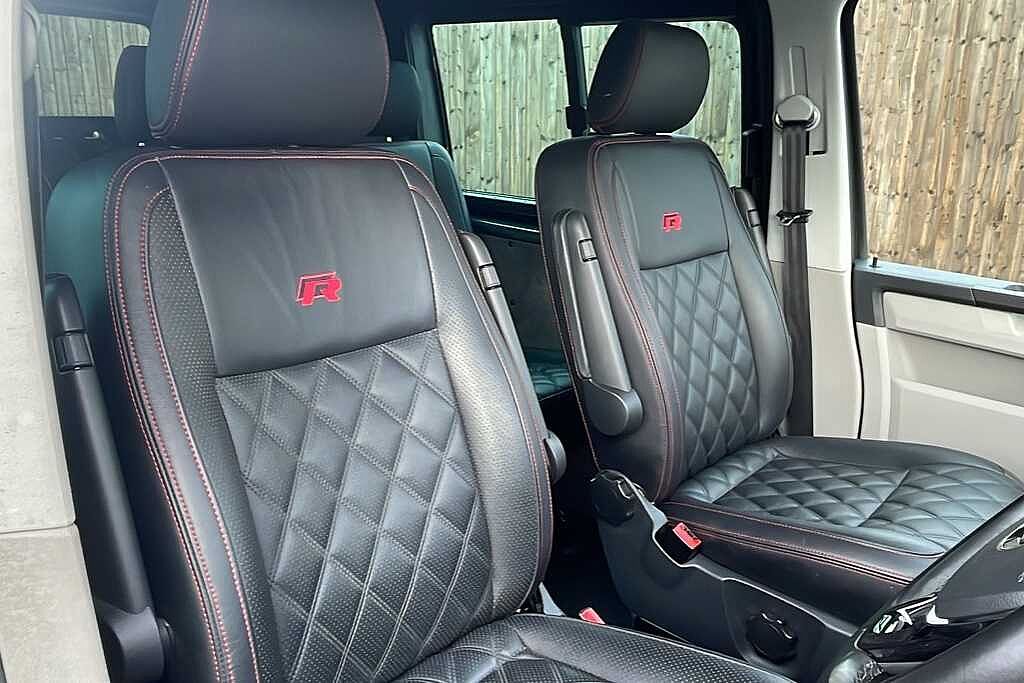 Volkswagen Transporter 2.0 BiTDI BMT 204 Highline Kombi Van 4MOTION DSG