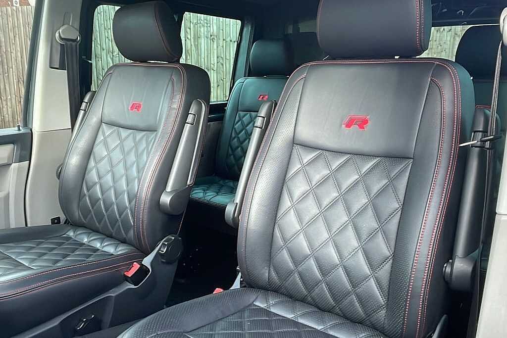 Volkswagen Transporter 2.0 BiTDI BMT 204 Highline Kombi Van 4MOTION DSG