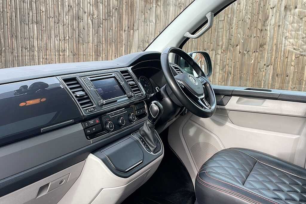 Volkswagen Transporter 2.0 BiTDI BMT 204 Highline Kombi Van 4MOTION DSG