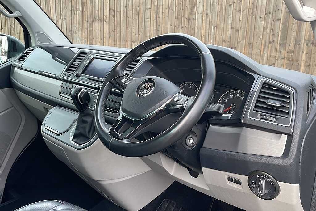 Volkswagen Transporter 2.0 BiTDI BMT 204 Highline Kombi Van 4MOTION DSG
