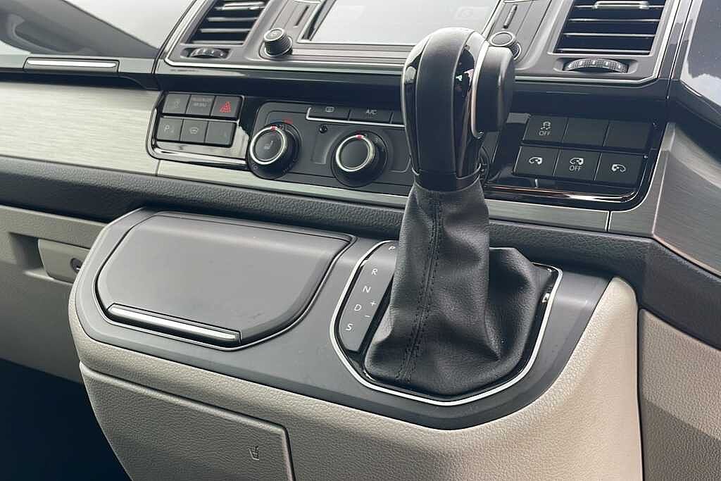 Volkswagen Transporter 2.0 BiTDI BMT 204 Highline Kombi Van 4MOTION DSG