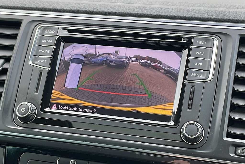 Volkswagen Transporter 2.0 BiTDI BMT 204 Highline Kombi Van 4MOTION DSG