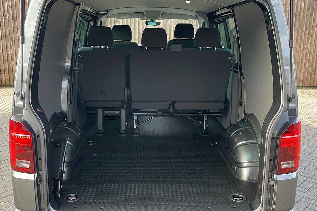 Volkswagen Transporter 2.0 TDI 150 Highline Kombi Van DSG