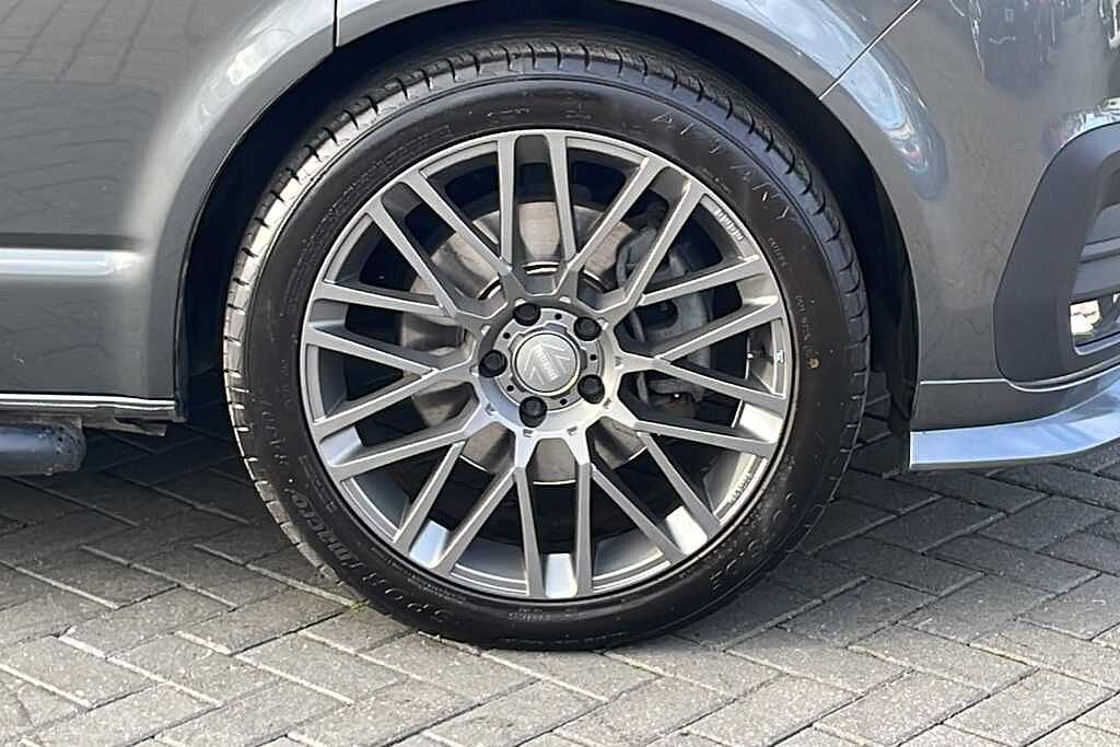 Volkswagen Transporter 2.0 TDI 150 Highline Kombi Van DSG