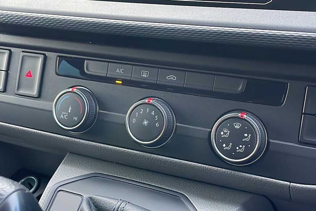 Volkswagen Transporter 2.0 TDI 150 Highline Kombi Van DSG