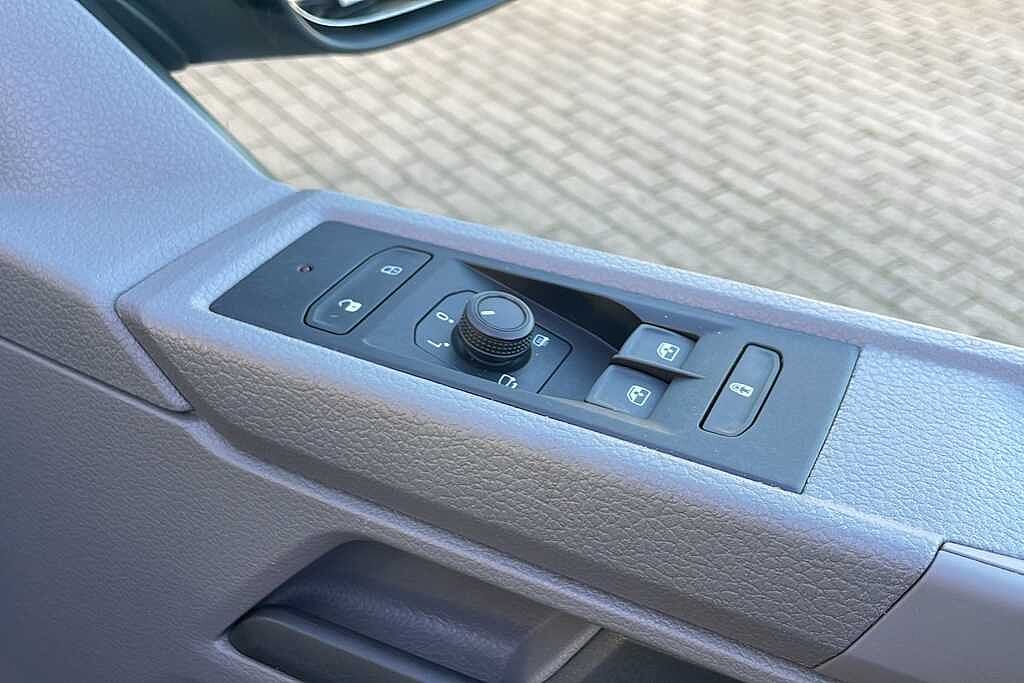 Volkswagen Transporter 2.0 TDI 150PS SE Minibus DSG