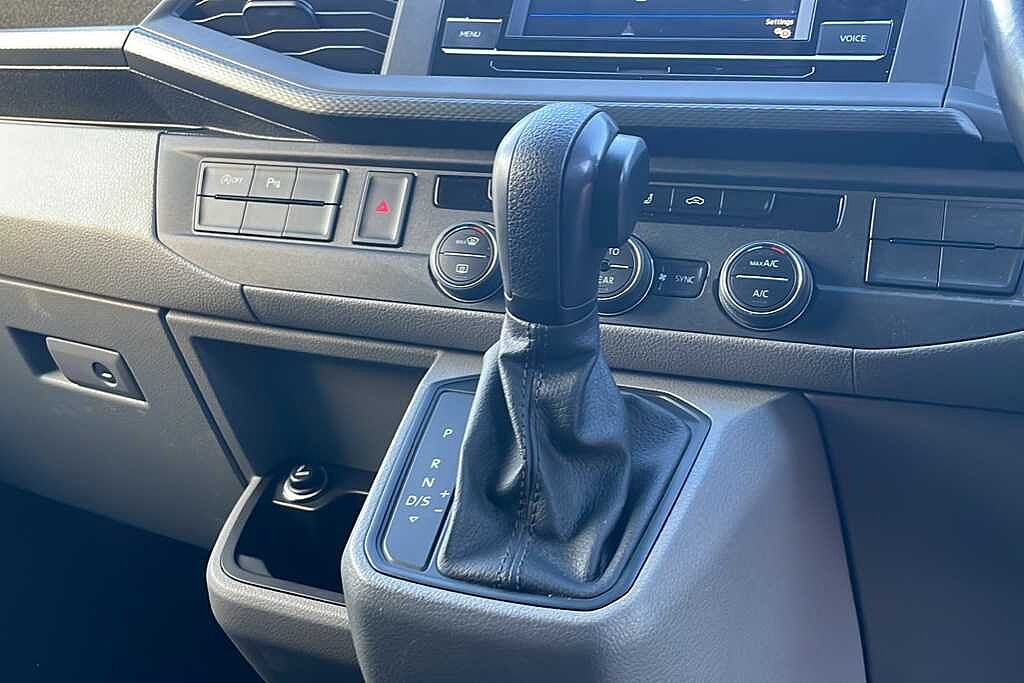 Volkswagen Transporter 2.0 TDI 150PS SE Minibus DSG