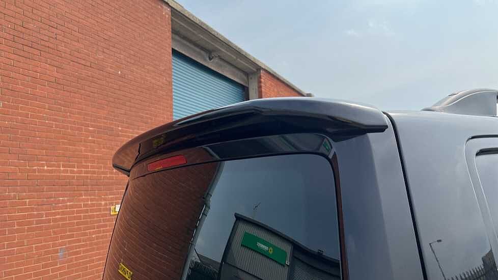 Volkswagen Transporter T32 Kombi Highline SWB 204 PS 2.0 TDI 7sp DSG