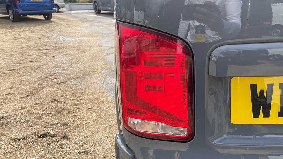 Volkswagen Transporter T28 Panel van Highline SWB 110 PS 2.0 TDI 5sp Manual