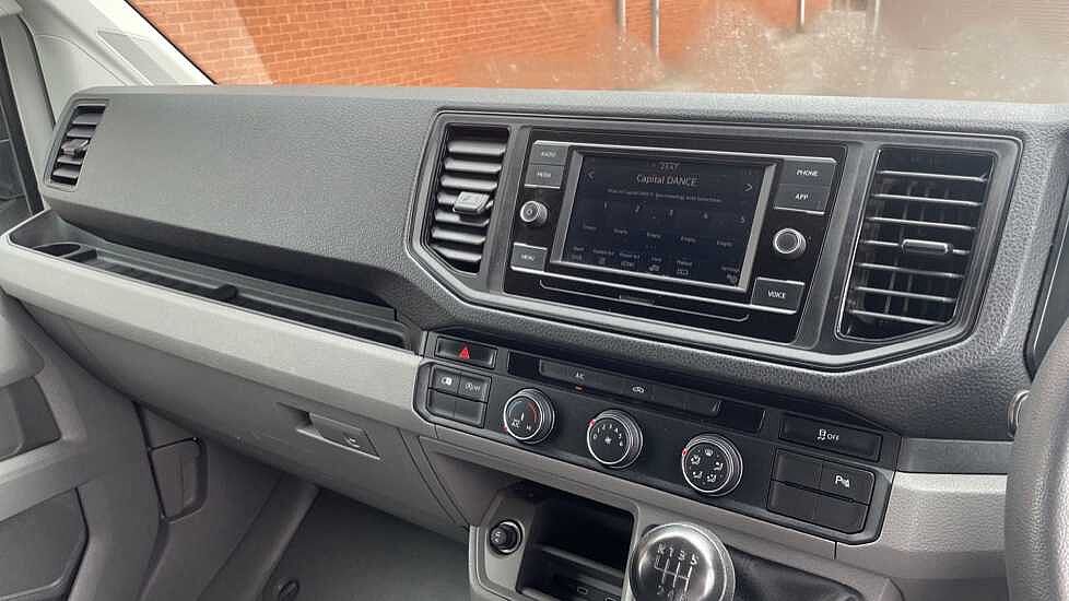 Volkswagen Crafter CR35 Panel van Trendline MWB 140 PS 2.0 TDI 6sp Manual FWD