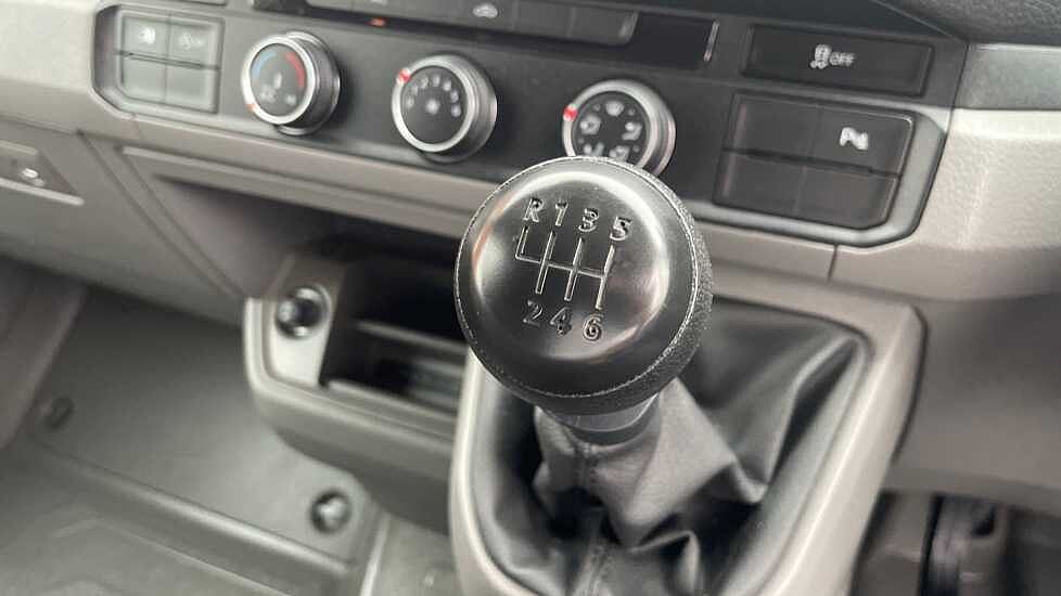 Volkswagen Crafter CR35 Panel van Trendline MWB 140 PS 2.0 TDI 6sp Manual FWD