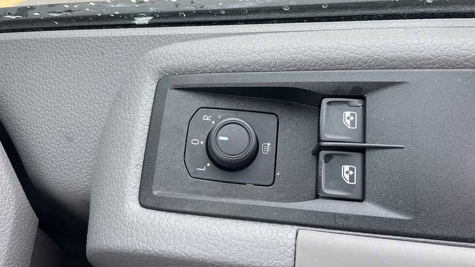 Volkswagen Crafter CR35 Panel van Trendline MWB 140 PS 2.0 TDI 6sp Manual FWD