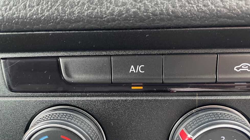 Volkswagen Crafter CR35 Panel van Trendline MWB 140 PS 2.0 TDI 6sp Manual FWD