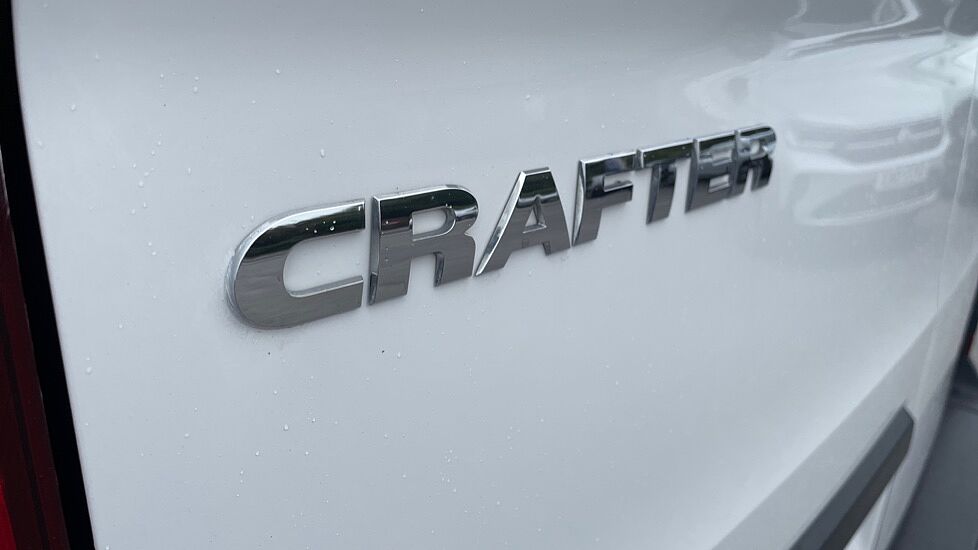 Volkswagen Crafter CR35 Panel van Trendline MWB 140 PS 2.0 TDI 6sp Manual FWD