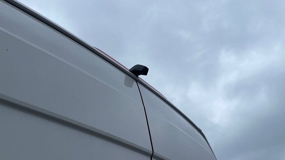 Volkswagen Crafter CR35 Panel van Trendline MWB 140 PS 2.0 TDI 6sp Manual FWD