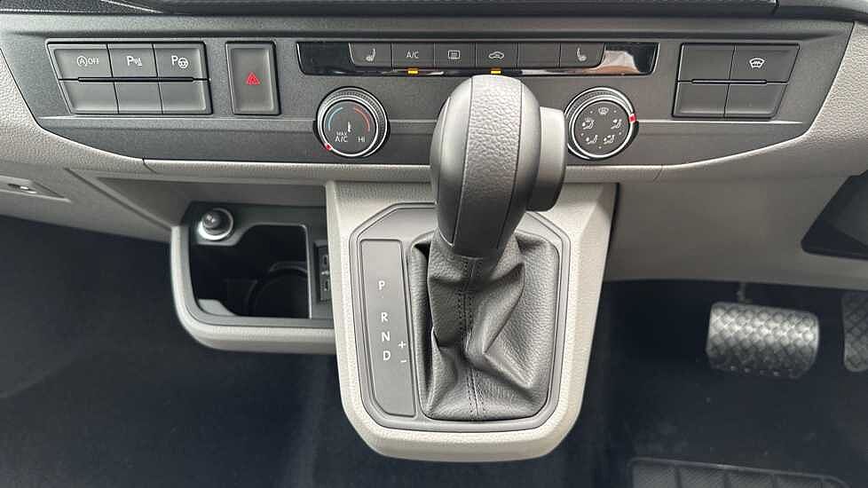 Volkswagen Transporter T32 Kombi Highline SWB 204 PS 2.0 TDI 7sp DSG