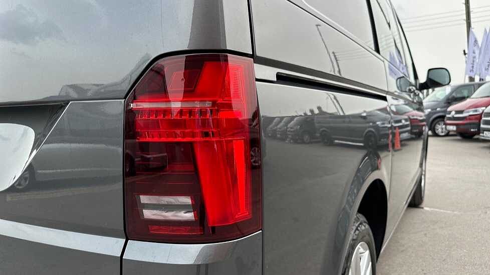 Volkswagen Transporter T32 Kombi Highline SWB 204 PS 2.0 TDI 7sp DSG