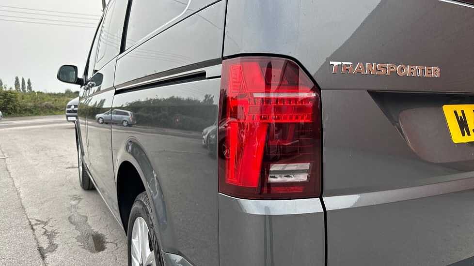 Volkswagen Transporter T32 Kombi Highline SWB 204 PS 2.0 TDI 7sp DSG