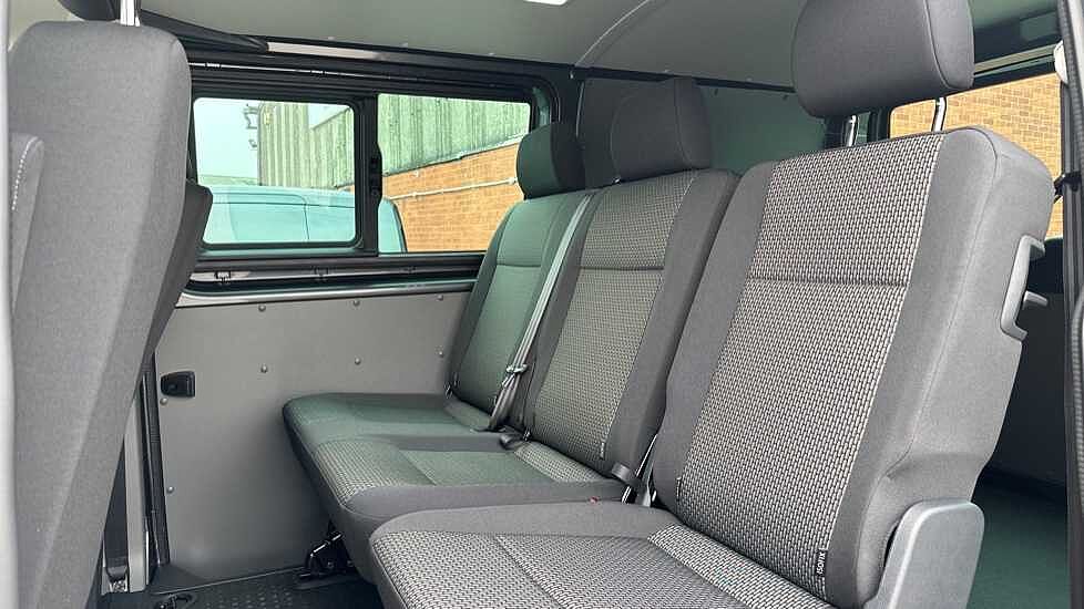 Volkswagen Transporter T32 Kombi Highline SWB 204 PS 2.0 TDI 7sp DSG