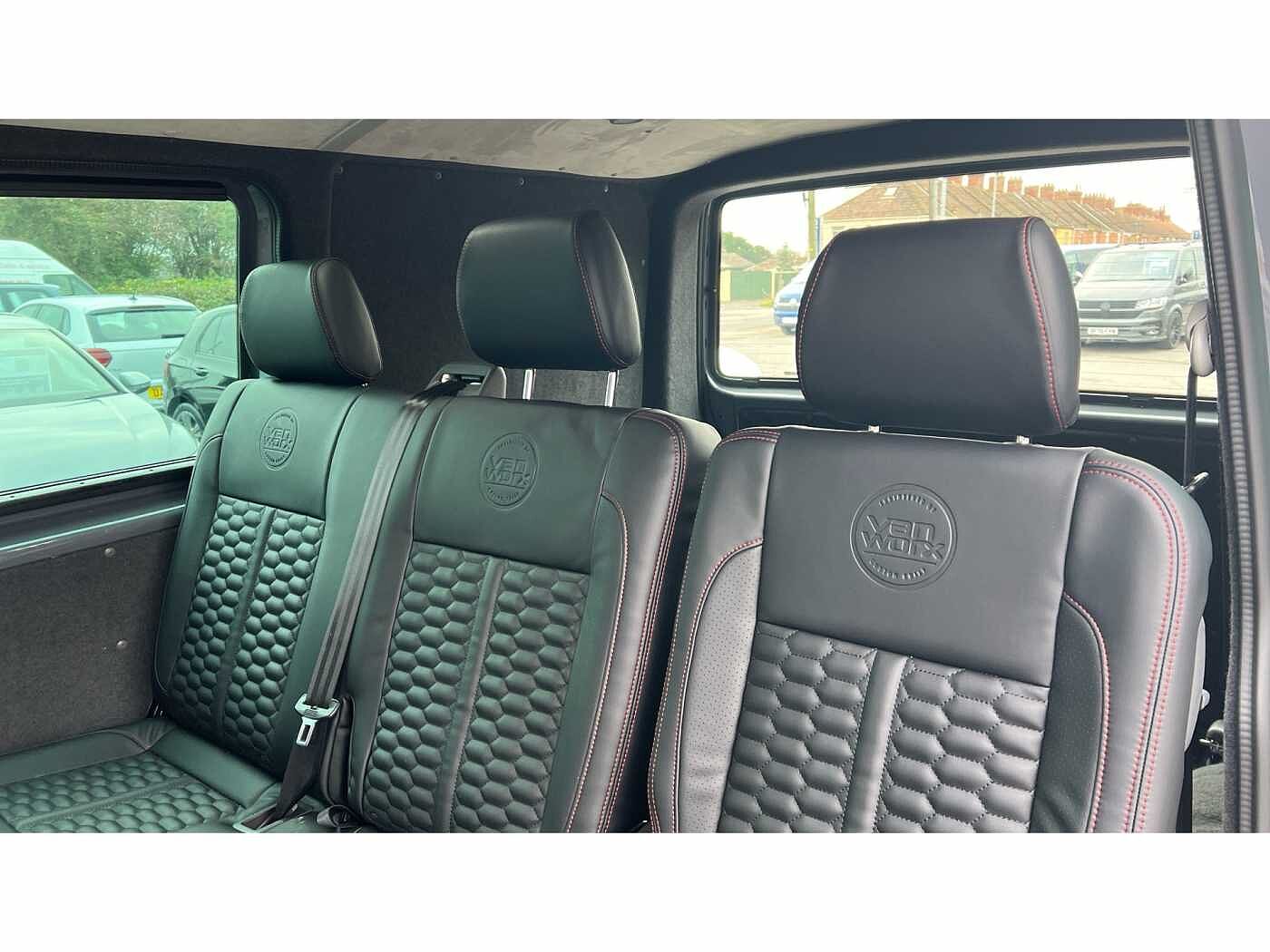 Volkswagen Transporter T32 Kombi Van Highline SWB 204 PS 2.0 TDI 7sp DSG