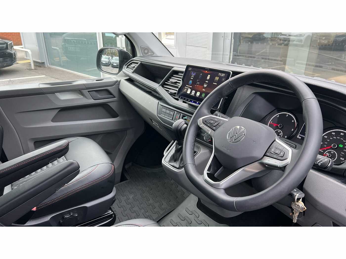 Volkswagen Transporter T32 Kombi Van Highline SWB 204 PS 2.0 TDI 7sp DSG