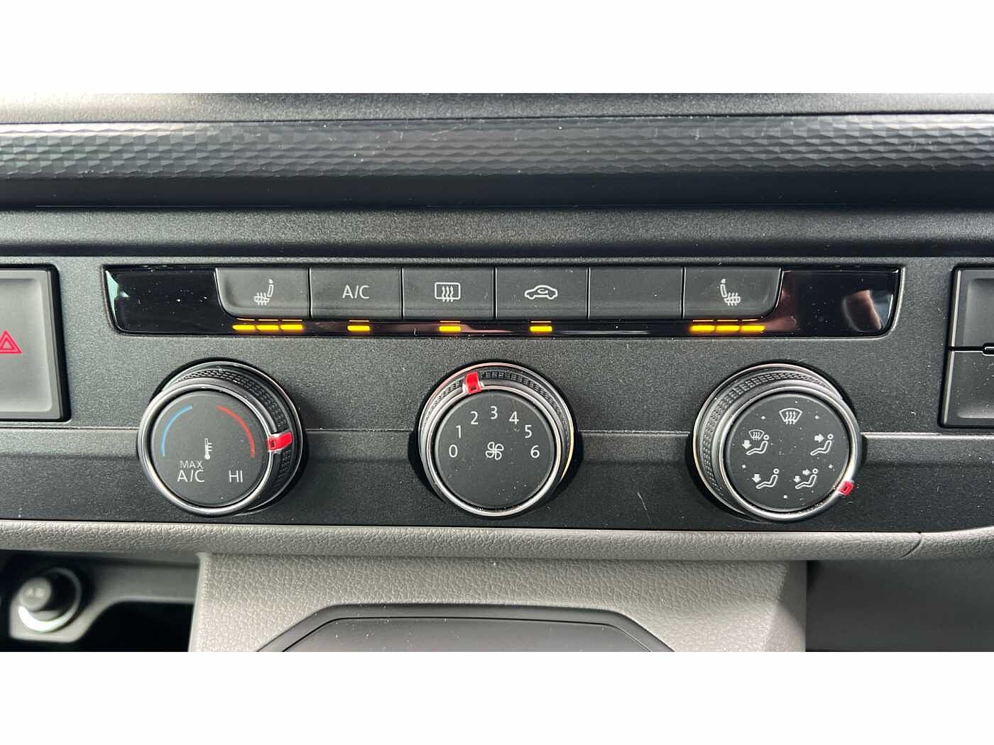 Volkswagen Transporter T32 Kombi Van Highline SWB 204 PS 2.0 TDI 7sp DSG