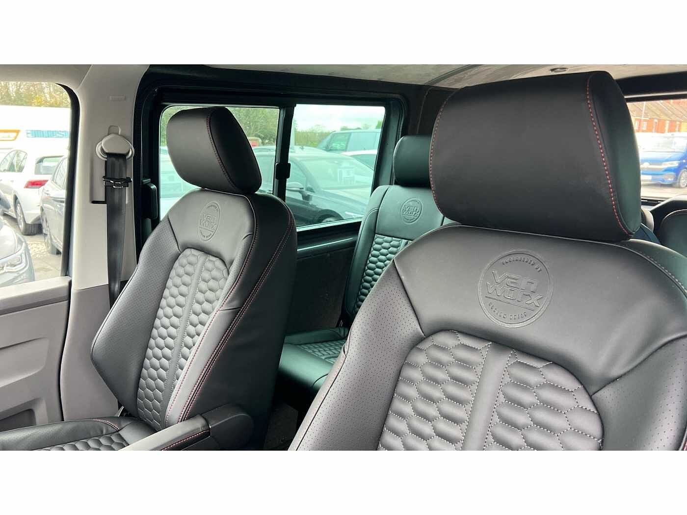Volkswagen Transporter T32 Kombi Van Highline SWB 204 PS 2.0 TDI 7sp DSG