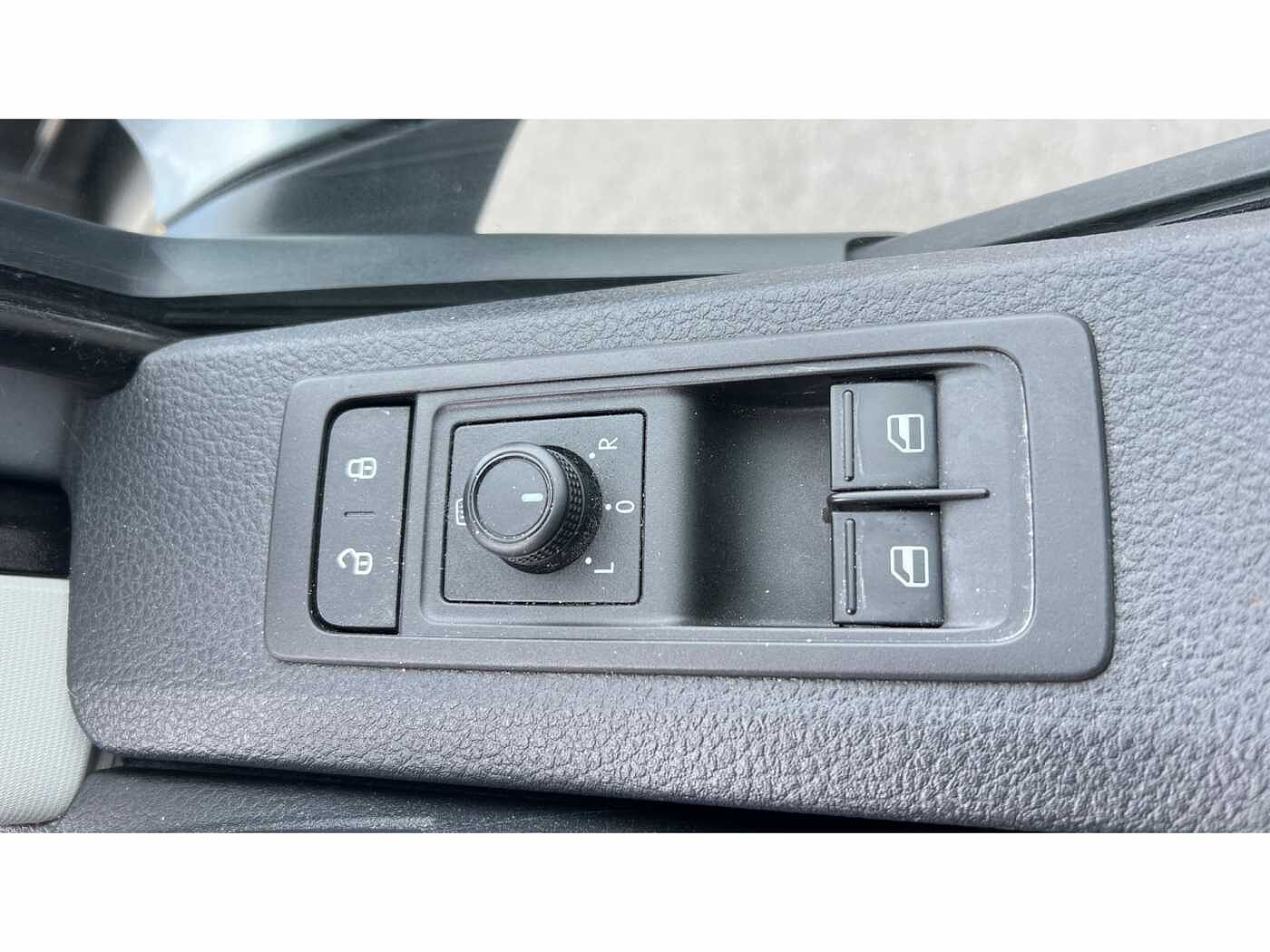 Volkswagen Transporter T28 Panel van Highline SWB EU6 150 PS 2.0 TDI BMT 6sp Manual