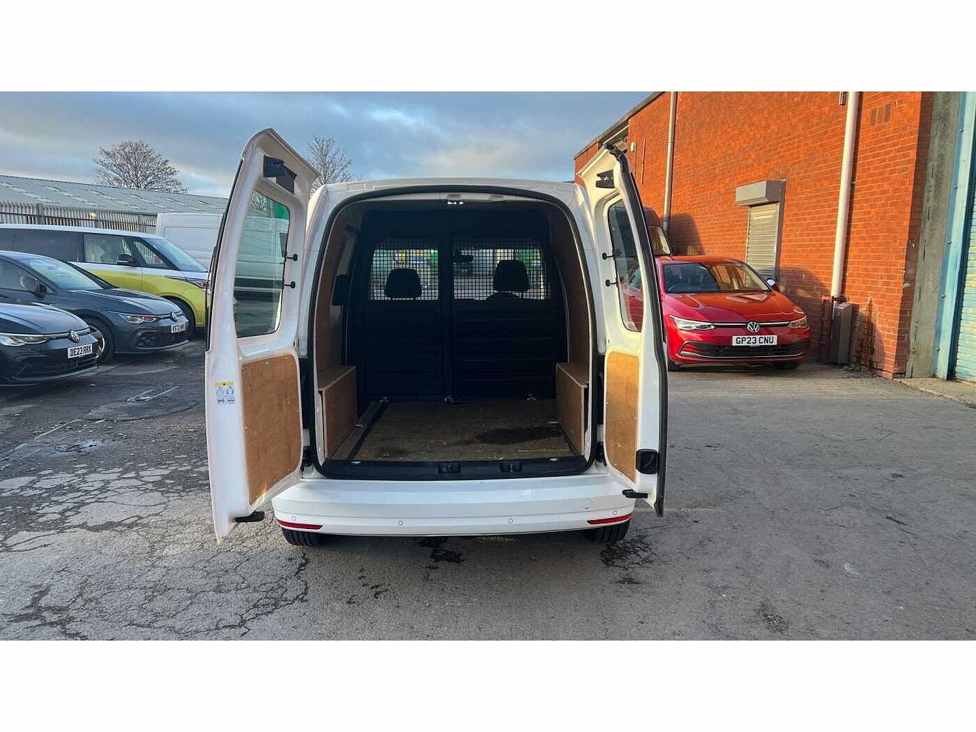 Volkswagen Caddy C20 Panel van Highline SWB EU6 102 PS 2.0 TDI BMT 5sp Manual