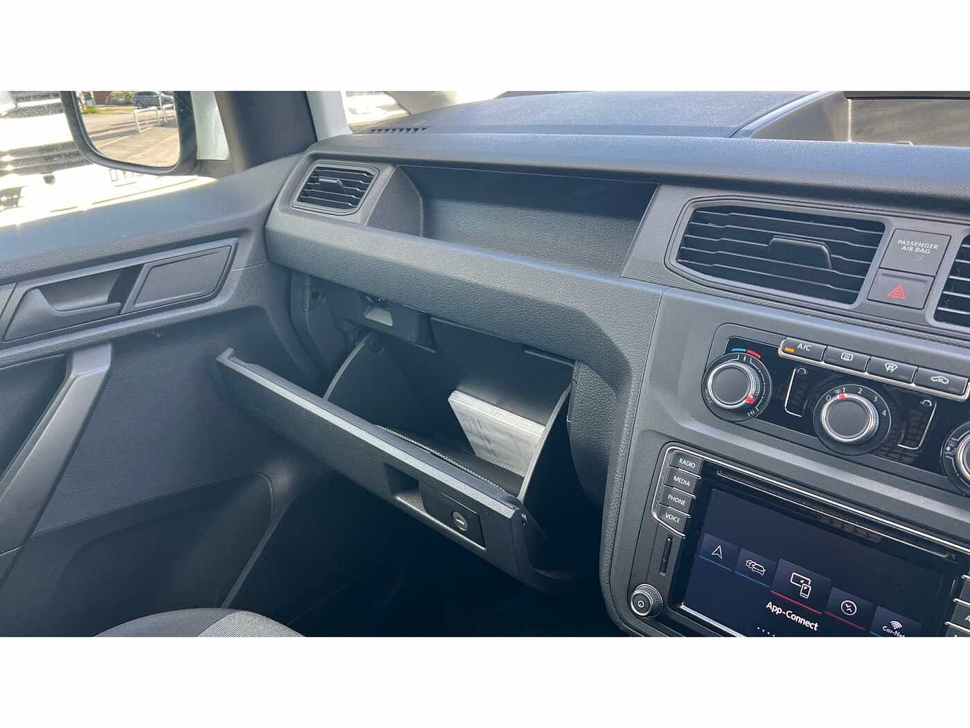 Volkswagen Caddy C20 Panel van Highline SWB EU6 102 PS 2.0 TDI BMT 5sp Manual